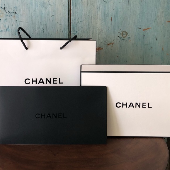 Bundle - CHANEL gift box & tote bag, plus black Chanel envelope for note or card - Picture 11 of 11